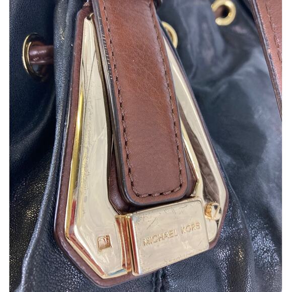 MICHAEL KORS, LARGE BLACK LEATHER SHOULDER BAG - Picture 11 of 13